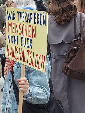 Demo Honorarkürzung in Würzburg am 15. April 2026 