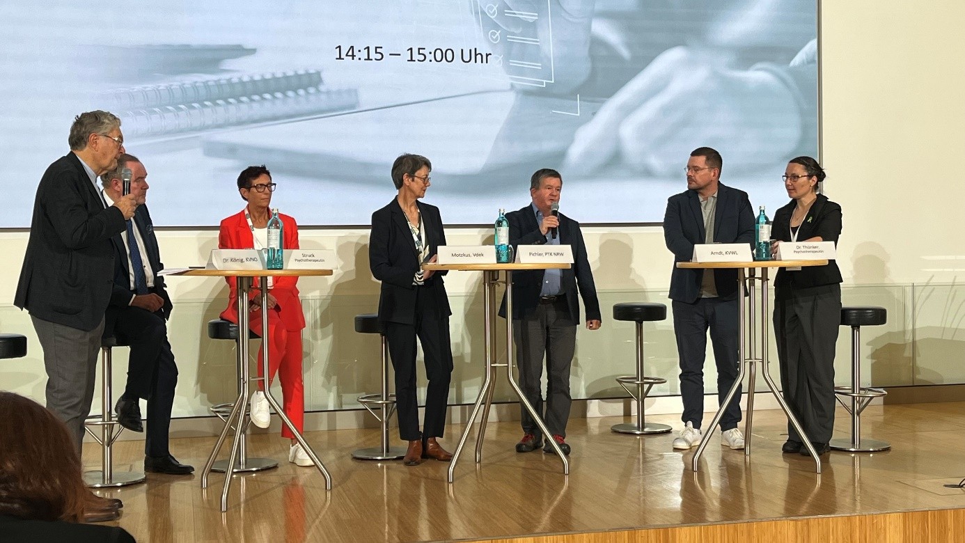 (Bildunterschrift: (von li. n. re.) Dr. Carsten König, Ingeborg Struck), Birthe Motzkus, Andreas Pichler, Christofer Arndt, Dr. Johanna Thünker